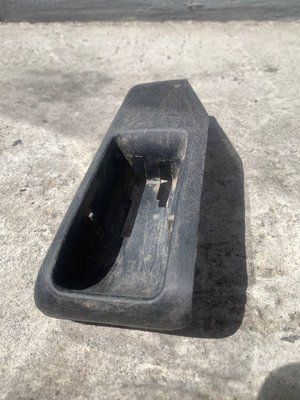 Накладка рычагов открывания бака и багажника Subaru Impreza 3, 2007-2011 г., 57345AG010, б.у. 57345AG010 фото
