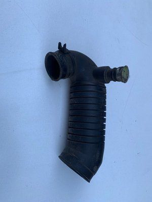 Патрубок повітряного фільтра Audi A4 B5 1.9 TDI 2000 р., 8D0129615J, б.в. 8D0129615J фото