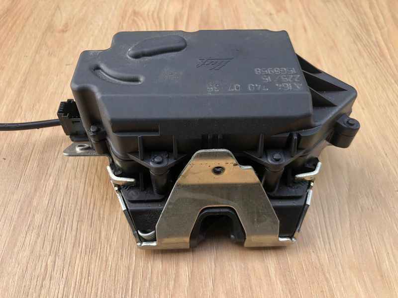Замок Крышки Багажника 1647400735 Mercedes W251, R-class, б.у. 1647400735 фото