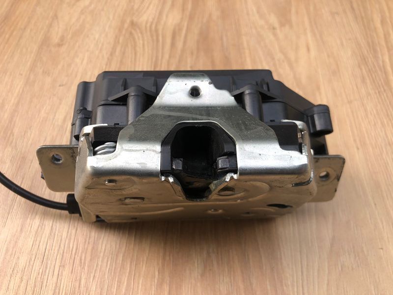 Замок Крышки Багажника 1647400735 Mercedes W251, R-class, б.у. 1647400735 фото