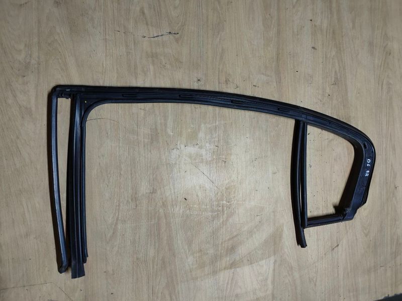 Молдинг скла задніх правих дверей Volkswagen Passat B6, 2009 р., седан, 3C5845212, б.в. 3C584521203 фото