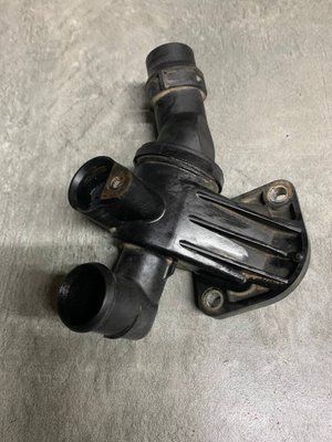 Корпус термостата Volkswagen Passat B6, 2.0 TFSI, 06F121111F, б.в. 06F121111F фото