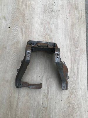 Кронштейн рулевой колонки Ford Focus MK2 1.6 бензин, 2008-2010 г., 1318051, б.у. 1318051 фото