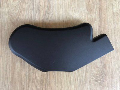 Крышка нижней секции сиденья правая LR041922, CK5261424AAW Range Rover Vogue L405, б.у LR041922, CK5261424AAW фото