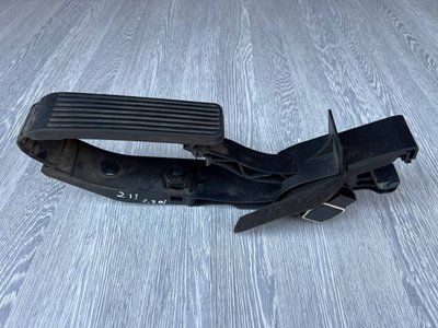 Педаль газа, акселератора Mercedes W211 E-class, 2113010001, б.у.  2113010001 фото