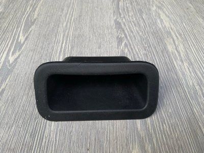 Ручка крышки багажника внутренняя Mazda 3 BK, хэтчбек, 2003-2009 г., GJ6A68966, б.у. GJ6A68966 фото