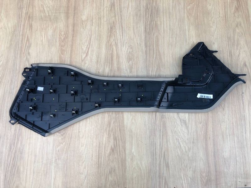 Отделка центральной консоли сбоку левая CK52045M11 Range Rover Vogue L405 б.у. CK52045M11 фото