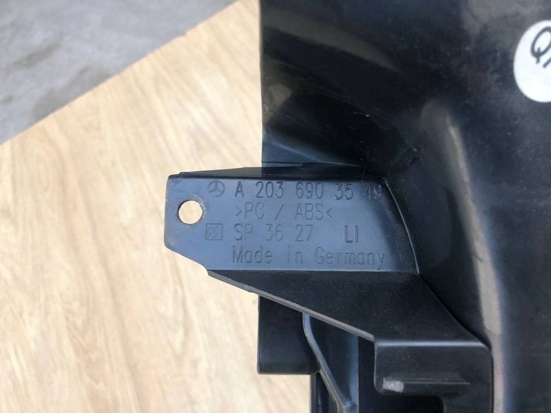 Держатель, крепление багажника, левый Mercedes C-class w203, Б.у 2036903549  2036903549 фото