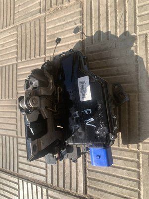 Замок передних правых дверей Skoda Fabia 2, 3B1837016CE, б.у. 3B1837016CE фото