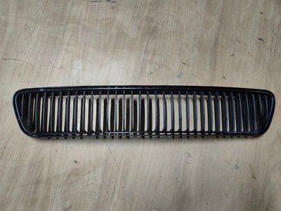 Решетка центральная переднего бампера Skoda Fabia 1, 6Y0853677D, б.у. 6Y0853677D фото