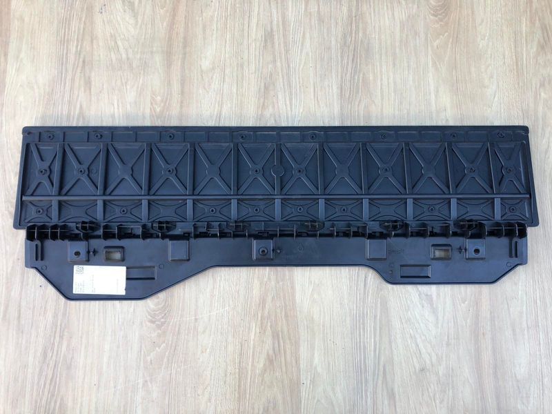 Панель задніх дверей, що піднімаються LR083971, CK52425A92A Range Rover Vogue L405, б.в. LR083971, CK52425A92A фото