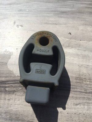 Резинка выхлопной Mazda 3 BK, б.у. 6777655677777 фото