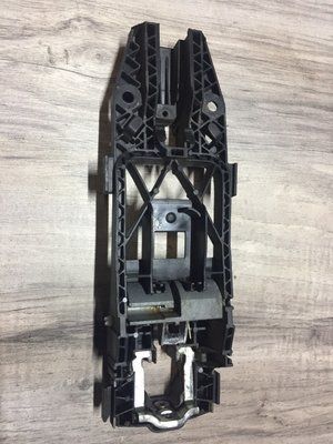 Кронштейн ручки дверей Skoda Fabia 3, Б.в. 5NO837885H фото