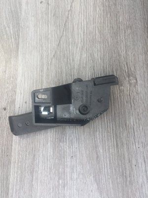 Ручка відкривання капота з кронштейном Volkswagen Golf 4, б.в. 1J1 823 633 фото