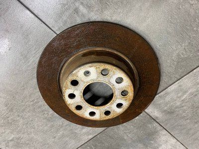 Гальмівний диск задній Volkswagen Passat B6, 2005-2011 р., універсал, б.в. 8797822298 фото