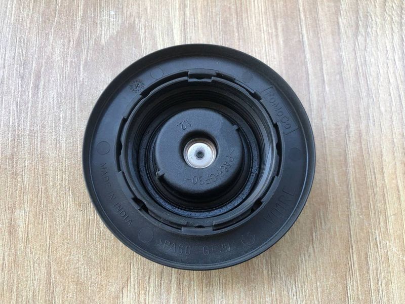 Крышка расширительного бачка LR017427, 8W838101AA Range Rover Vogue L405, б.у. LR017427, 8W838101AA фото
