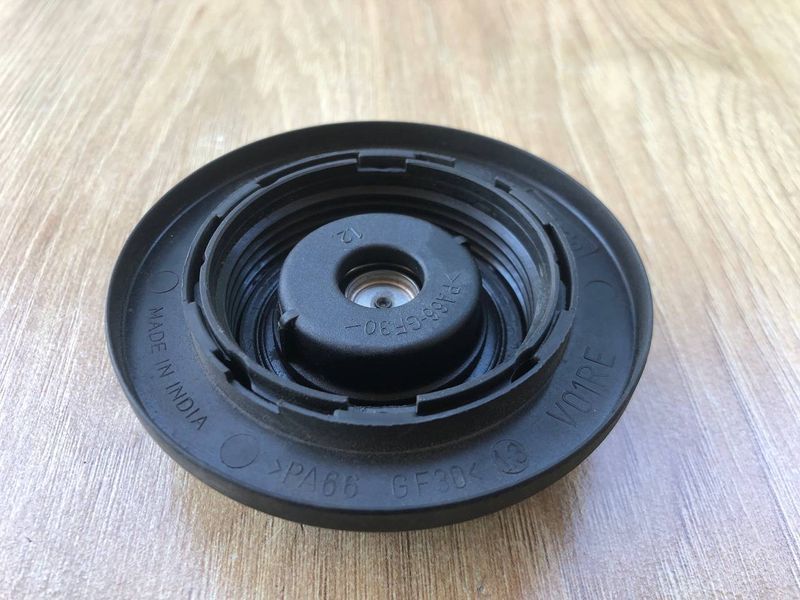 Крышка расширительного бачка LR017427, 8W838101AA Range Rover Vogue L405, б.у. LR017427, 8W838101AA фото