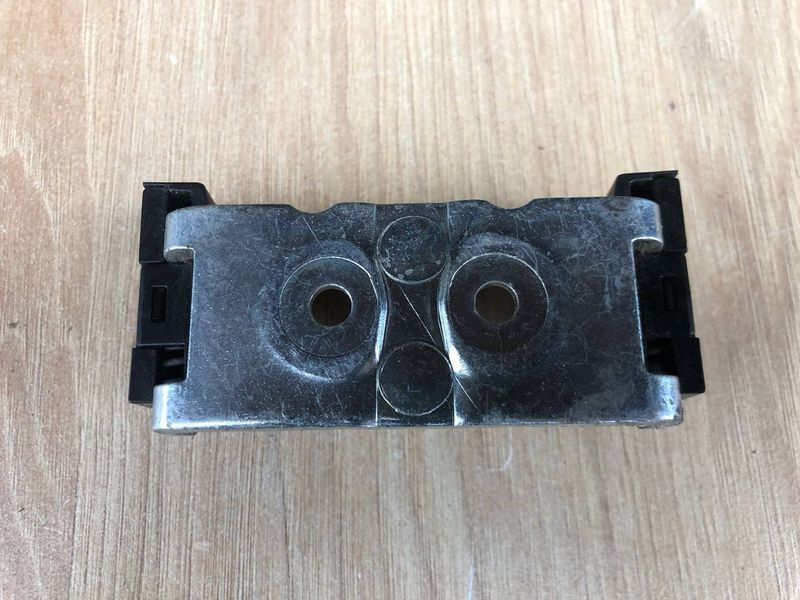 Петля,скоба замка дверей багажника Mercedes C-class w203, Б.в 2037400432 2037400432 фото