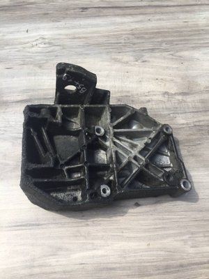 Кронштейн компрессора кондиционера Volkswagen B5+, б.у. 455678777788 фото