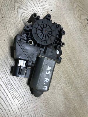 Моторчик стеклоподьемника передней правой двери Audi A3, 1999 г., 8L3959802, б.у.  8L3959802 фото