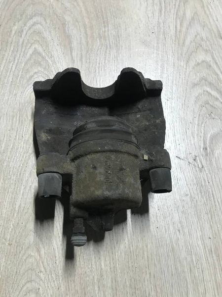 Суппорт передний правый Ford Focus MK2 1.6 бензин 2008-2010 г, б. у. CV6Z2B120A CV6Z2B120A фото