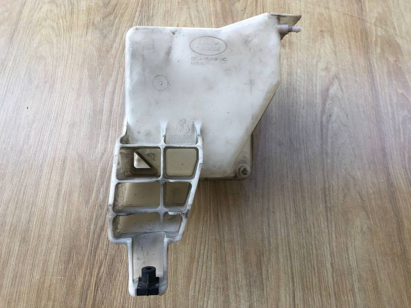 Бачок омивача лобового скла LR037566, CPLA17B613CC Range Rover Vogue L405, б.в. LR037566, CPLA17B613CC фото