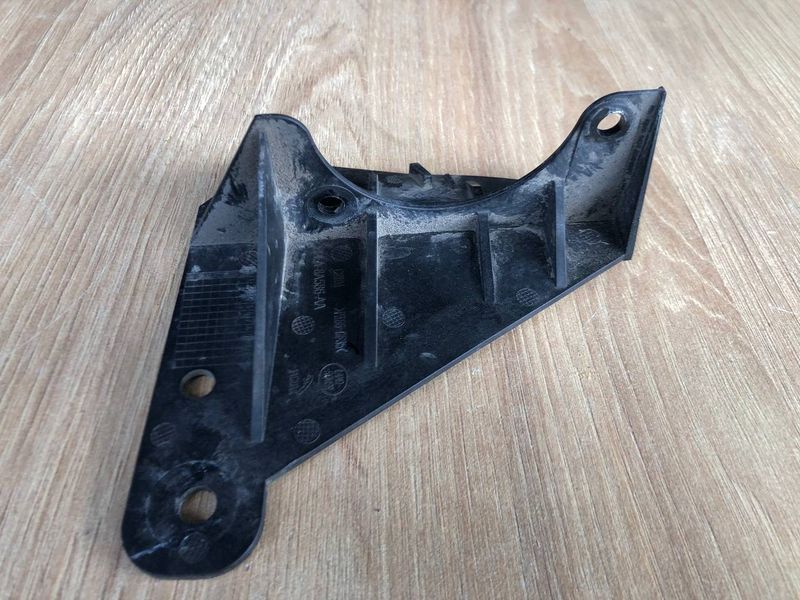 Крепление термостата FPLA8A586AA Range Rover Vogue L405, б.у. FPLA8A586AA фото