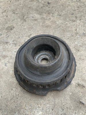 Опорная подушка амортизатора Audi A4 B5, 2000 г., 4D0412377F, б.у. 4D0412377F6 фото
