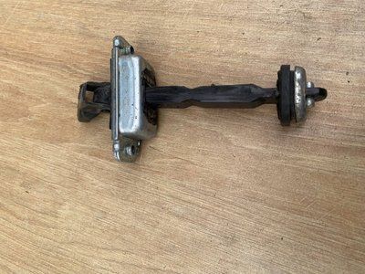 Ограничитель двери передний левый Chevrolet Lacetti 2004-2013 г, б.у. 96548021 96548021 фото