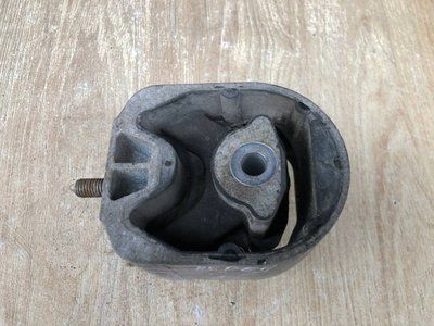 Подушка (опора)двигуна передня Mercedes W169 A-class, б.в 1692401417 1692401417 фото