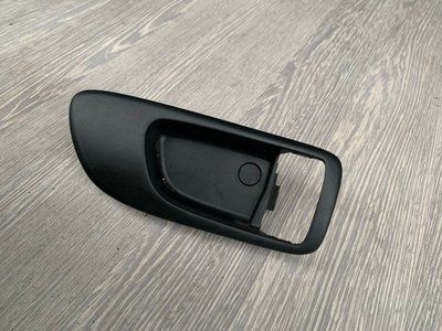 Заглушка передньої правої ручки, внутрішньої Mazda 3 BK, хетчбек, 2003-2009 р., б.в. -0=-0=0 фото