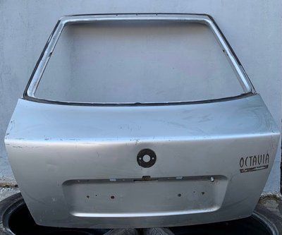 Крышка багажника Skoda Octavia Tour liftback, б.у. 4556778876 фото