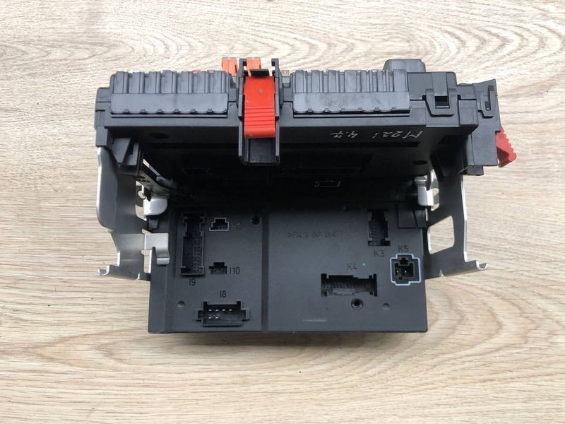 Блок запобіжників Mercedes W221, S-клас, б.в. 2215403250 фото