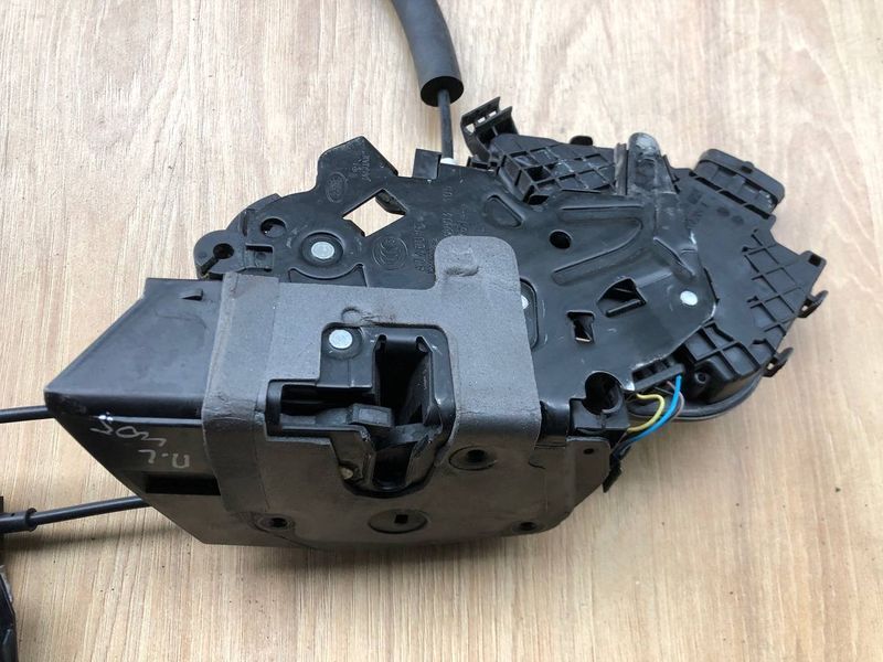 Замок передней левой двери LR053690, CK52203A29AG Range Rover Vogue L405 б.у. LR053690, CK52203A29AG фото