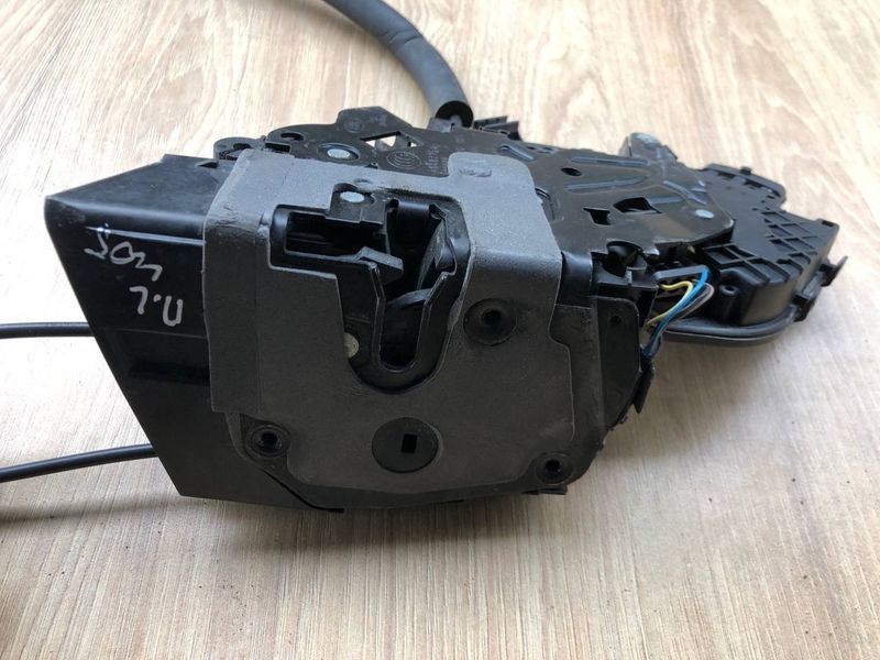 Замок передней левой двери LR053690, CK52203A29AG Range Rover Vogue L405 б.у. LR053690, CK52203A29AG фото