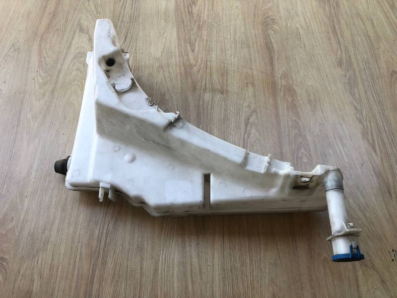 Бачок омывателя LR076504, CPLA17B613DJ, CPLA17B613A Range Rover Vogue L405, б.у. LR076504, CPLA17B613DJ, CPLA17B613A фото