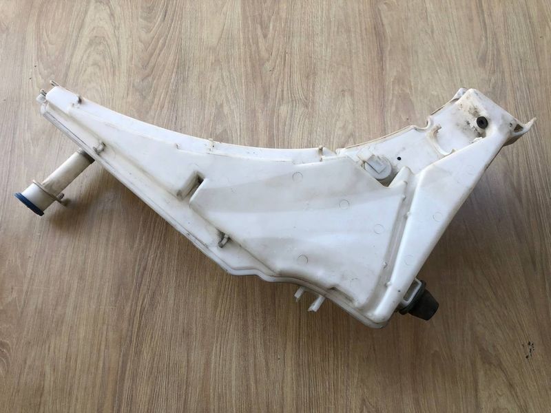 Бачок омывателя LR076504, CPLA17B613DJ, CPLA17B613A Range Rover Vogue L405, б.у. LR076504, CPLA17B613DJ, CPLA17B613A фото