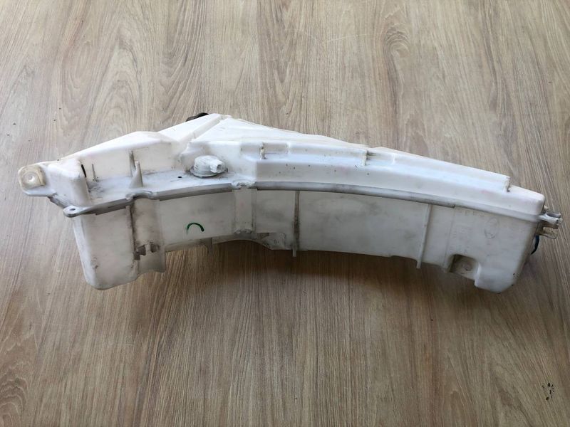 Бачок омывателя LR076504, CPLA17B613DJ, CPLA17B613A Range Rover Vogue L405, б.у. LR076504, CPLA17B613DJ, CPLA17B613A фото