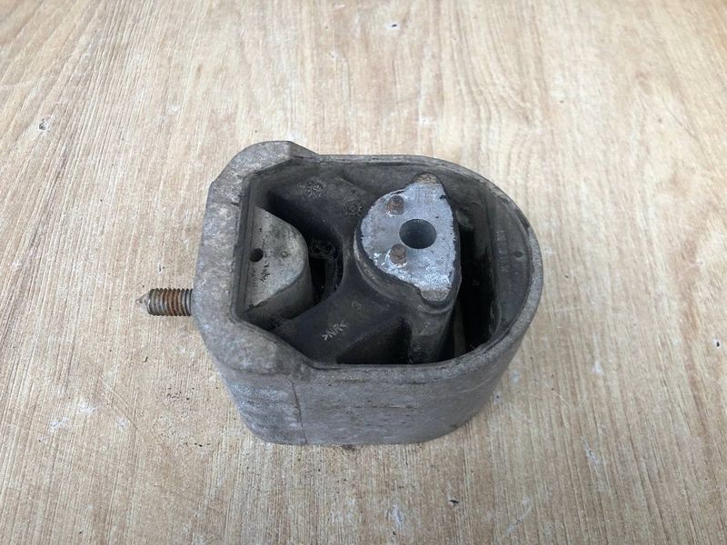 Подушка (опора) двигателя передняя Mercedes W169 A-class, б.у 1692401417 1692401417 фото