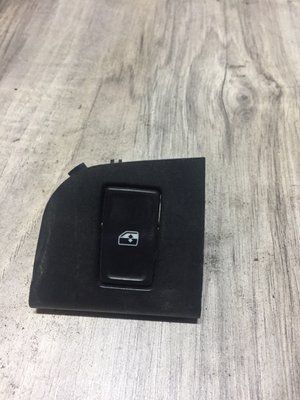 Кнопка стеклоподьемника Skoda Octavia A7, б.у. 5E0959855A фото