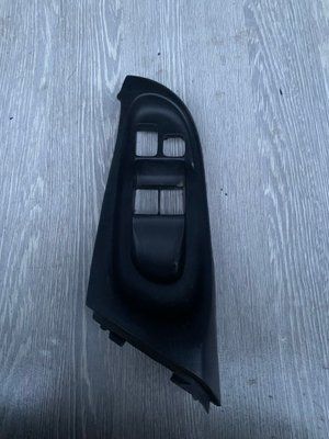 Накладка кнопок склопідйомника передніх лівих дверей Nissan Almera N16, 2004 р., 80961BM500, б.в. 80961BM500 фото