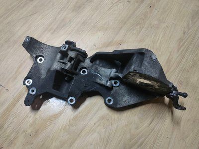 Кронштейн навісного двигуна Volkswagen Passat B6, 2.0 TDI, 2009 р., 03L903143D, б.в. 03L903143D фото