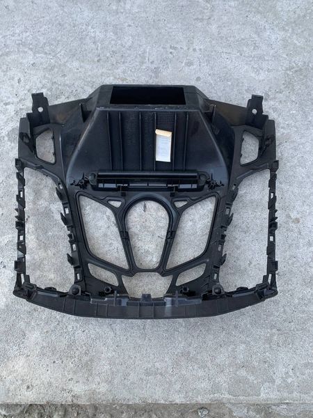 Декоративная рамка панели управления Ford Focus MK3, 2011-2018 г., USA, CM5118835JW, б.у. CM5118835JW фото