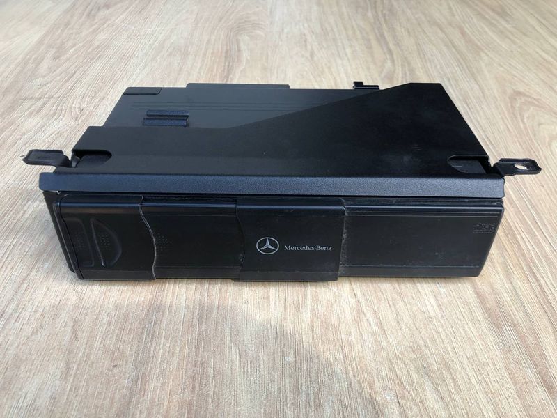 CD-чейнджер, блок радіо, зв'язку, магнітола, орган управління Mercedes C-class w203 2.0 бензин, б.в.2038209089  2038209089 фото