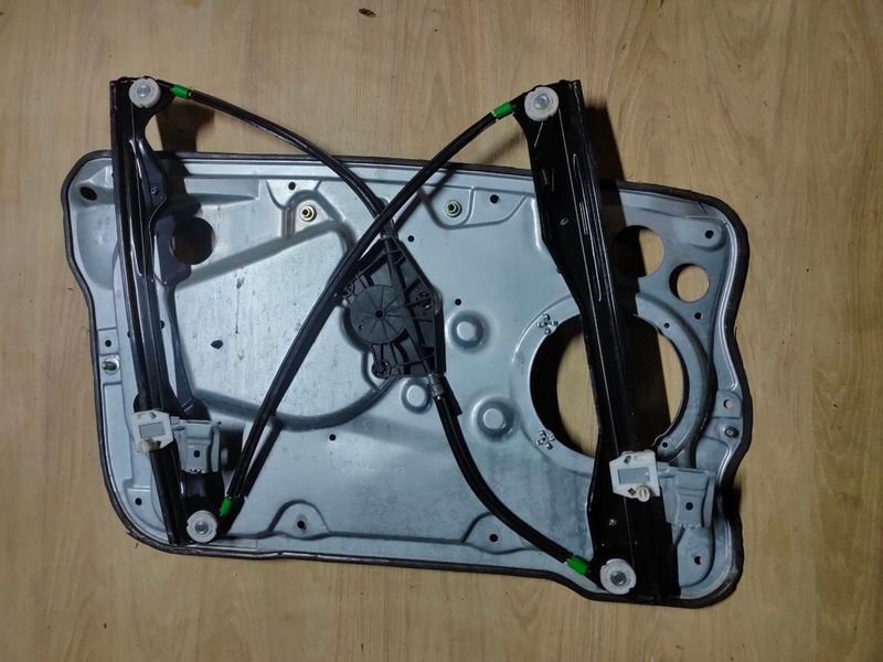 Стеклоподъемник передний правый Skoda Fabia 1, 2005 г., 6Y0837756C, б.у. 6Y0837756C фото
