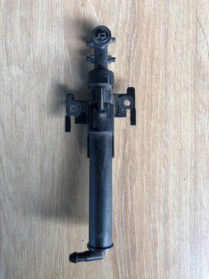 Форсунка омивача передньої лівої фари LR037589, CPLA13K131AC Range Rover Vogue L405, б.в. LR037589, CPLA13K131AC фото