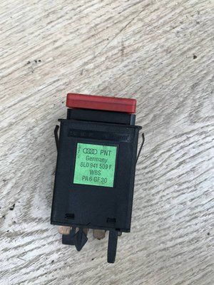 Кнопка аварийной остановки Audi A3, 1999 г., 8L0941509F, б.у.  8L0941509F фото
