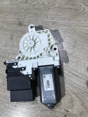 Моторчик склопідйомника задній правий Volkswagen Passat B6, 2007 р., седан, 1K0959704F, б.в. 1K0959704F фото