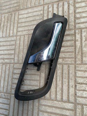 Ручка внутренняя передних правых дверей хромированная Skoda Fabia 1, 6Y0837248, б.у. 6Y0837248 фото