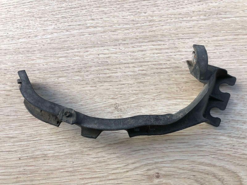 Кронштейн электропроводки заднего левого колеса Mercedes w221, S-класс 2215466443 фото